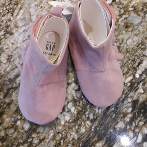 New 18-24 gap booties